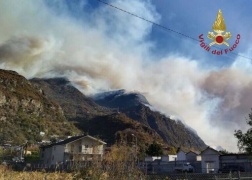Emergenza incendi in Val Susa, fiamme alte10 metri: 450 evacuati