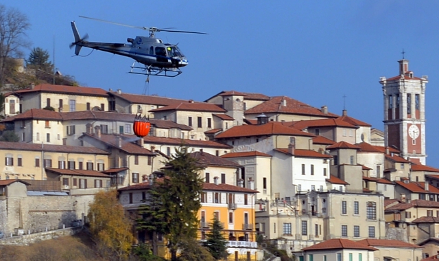 Elicotteri in azione al Sacro Monte (Blitz)