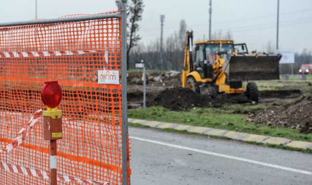 Tempo di lavori per il rifacimento di via Lonate ma anche per le asfaltature in viale Stelvio e via Canale