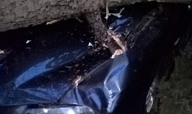 L’auto danneggiata a Luvinate