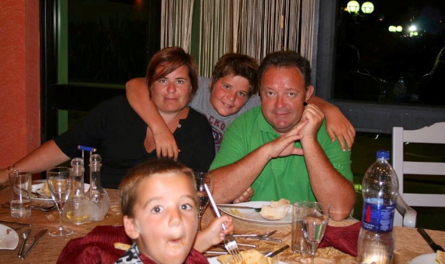 Fabrizio Colombo con i figli Luca e Martino e la moglie Licia