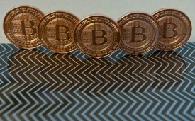 Bitcoin ancora da record sfiora quota 8.000 dollari