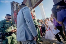 L'amore supera i muri: matrimonio alla frontiera Usa-Messico