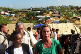 Mogherini visita profughi Rohingya, parlerà con Aung San Suu Kyi