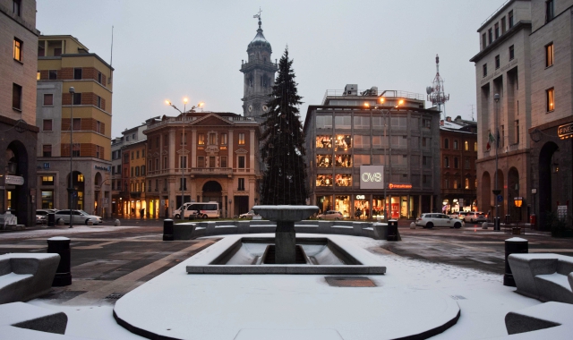 Un’immagine di piazza Monte Grappa imbiancata: ciò che dovrebbe capitare tra venerdì 1 e sabato 2 dicembre