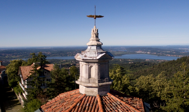 La tredicesima cappella e la vista dei laghi riprese dal drone 