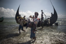 Myanmar, Msf: almeno 6.700 Rohingya uccisi in un mese di violenze