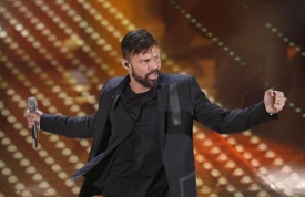Ricky Martin, foto completamente nudo per promuovere il concerto