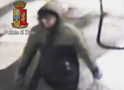 Omicidio Negri, polizia Milano diffonde immagini presunto killer