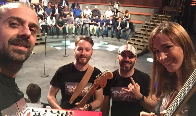Gli Skassakasta, protagonisti della giornata di domenica 21 dedicata al Circolo della Bontà al teatro Openjobmetis