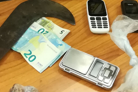 Spaccio nel bosco, con il machete