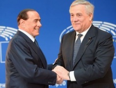 Berlusconi vola a Bruxelles,due giorni a consulto con vertici Ue