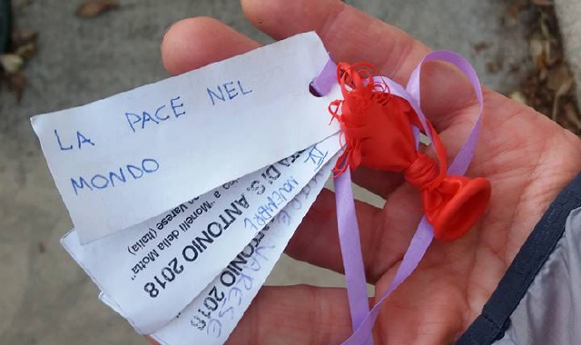I bigliettini del palloncino ritrovato in Emilia 