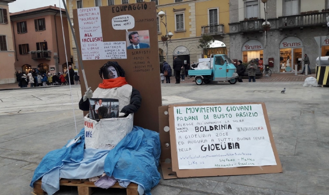 Il fantoccio con il volto di Laura Boldrini (Red.)