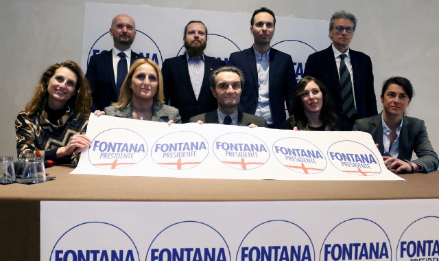 Attilio Fontana insieme agli otto candidati della lista civica che lo sostiene (Blitz)
