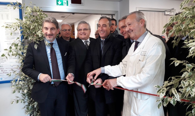 L’inaugurazione della rinnovata Ostetrica e Ginecologia di Busto Arsizio col dottor Paolo Beretta (a destra)
