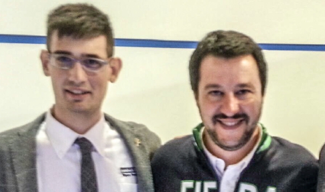 Matteo Guarneri, capo dei Giovani Padani di Busto, con Matteo Salvini. È stato il suo gruppo a realizzare la Gioeubia che ha fatto infuriare Laura Boldrini