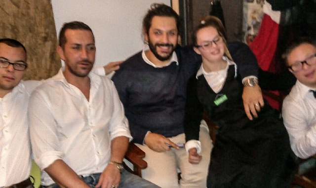 Fabio Boscacci con il Dream Team del Bistrot al Sociale (Blitz)