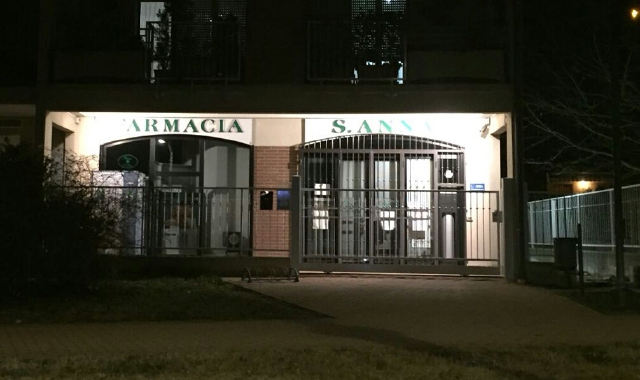 La farmacia comunale, presa di mira dal rapinatore (Red.)