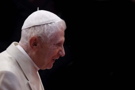 Vaticano: Benedetto XVI non soffre di una malattia paralizzante