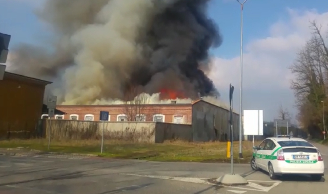 Fiamme nell'ex cotonificio Tobler