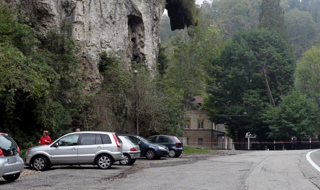 La nuova ciclabile arriverà fino alla zona delle Grotte della Valganna (Foto Blitz)