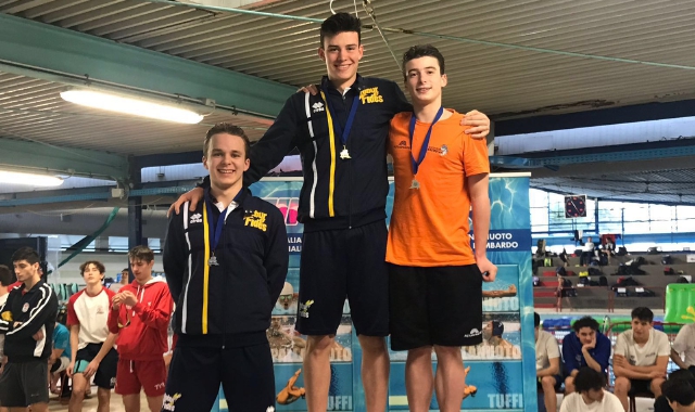 Il podio tutto roburino dei 200 farfalla: Matteo Morello, Simone Bianchi e Andrea Vezzini