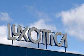 ##Luxottica: via libera Ue a fusione con Essilor, titolo vola