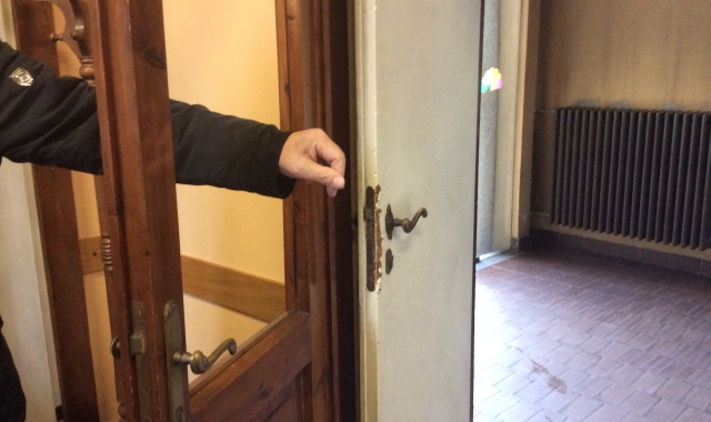 Vandali scatenati al centro anziani