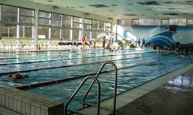A rischio pure il pavimento: piscina “a fondo”