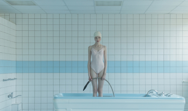 Una fotografia di Evelyn Bencicova inserita nella mostra «Asymptote», visitabile a Legnano, al Palazzo Leone da Perego