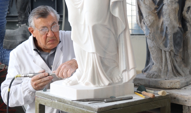 Gagliardi al lavoro nel laboratorio di San Vittore Olona