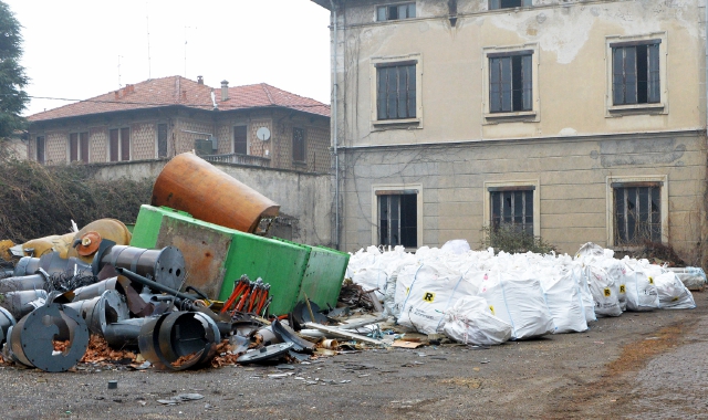 I lavori sono in corso per ripulire da terreni contaminati tutta l’area (Blitz)