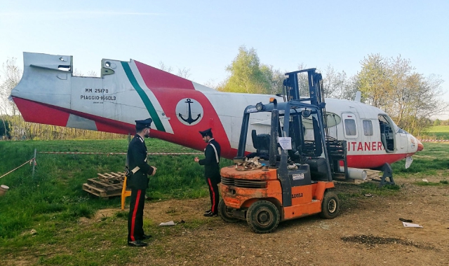 I carabinieri sul luogo dell’esplosione, all’Oasi