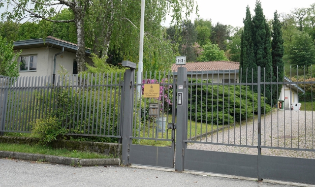 L’ingresso dell’asilo nido Lo Scarabocchio di viale Aguggiari (Blitz)