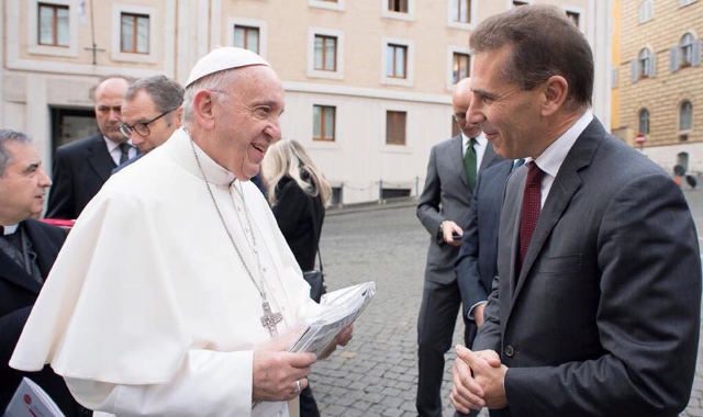 Papa Francesco con PierPaolo Grisetti, presidente degli Amici del Centrafrica