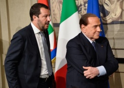M5S vota il programma. Berlusconi attacca Salvini: siamo lontani