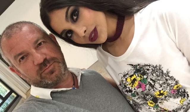 Gianmarco Morazzoni durante lo shooting di Via Montenapoleone, il salotto della moda e del lusso conosciuto in tutto il mondo