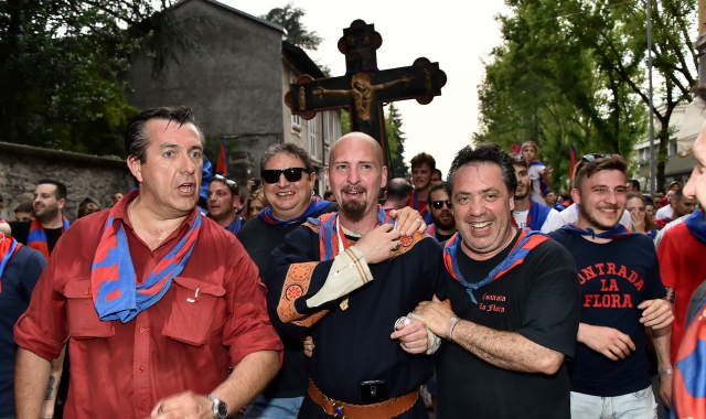 Cori offensivi, San Martino accusa