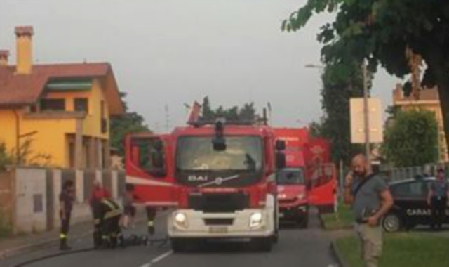 I vigili del fuoco hanno chiuso per sicurezza diverse strade