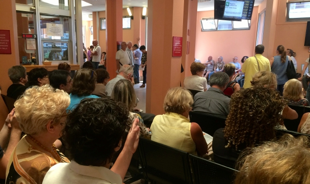 Cup, lunedì di code e proteste