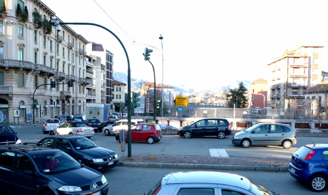 Largo Flaiano, supplizio viabilistico per migliaia di automobilisti