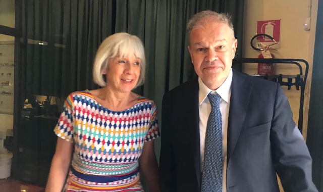 Angelo Tagliabue subito dopo l’esito dello scrutinio accanto ad Anna Maria Grandi (foto Bizeta)