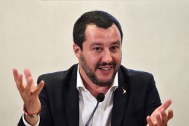 Migranti, Salvini: presto faremo scendere 16 mamme e 11 bambini
