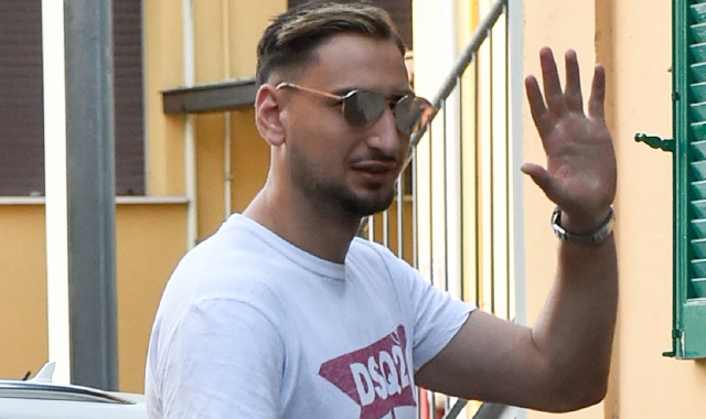 Il portiere del Milan Gianluigi Donnarumma agli scritti dell’esame di maturità