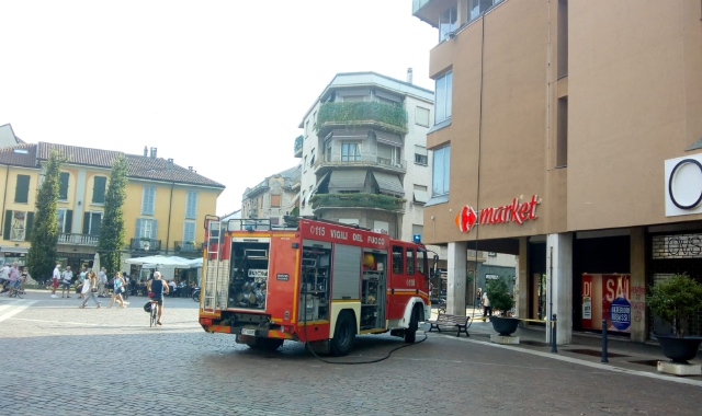 Incendio in piazza: chiusa l’Oviesse