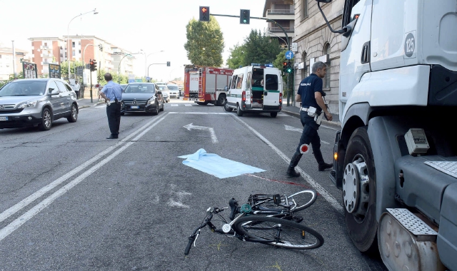 «Via Magenta in bici? Un’impresa»
