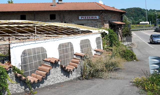Il ristorante Luisun chiuso al Ponte di Vedano a Lozza (Blitz)
