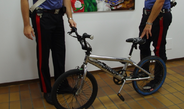 «Vendo bici». Ma è rubata