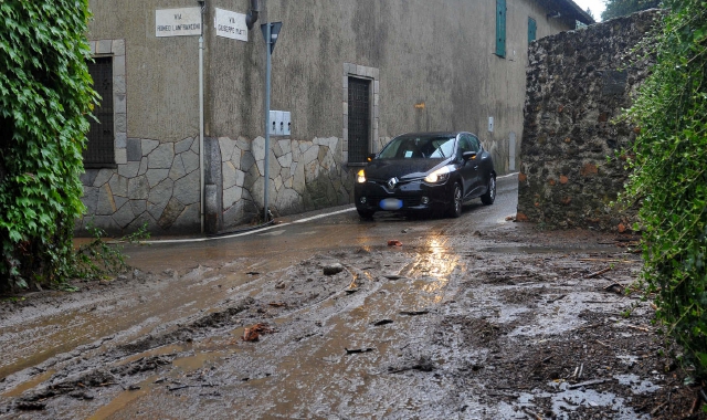 I detriti accumulati portati dalla pioggia (Blitz)